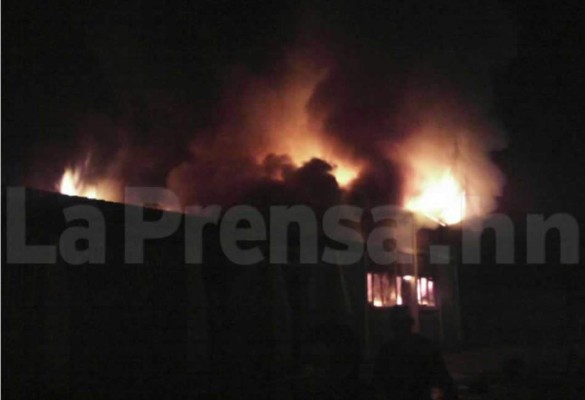 Honduras: Las fotos del incendio en la alcaldía de San Luis, Comayagua