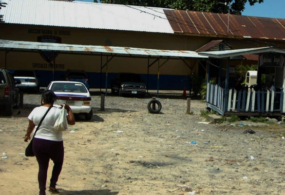 Por un hoyo en el techo se fugan dos reos de cárcel de La Ceiba