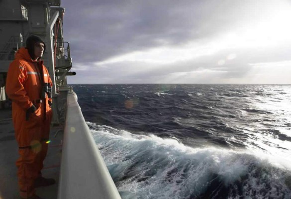 Barco australiano zarpa para detectar cajas negras del vuelo MH370