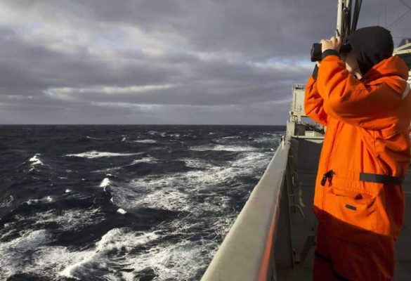 Barco australiano zarpa para detectar cajas negras del vuelo MH370