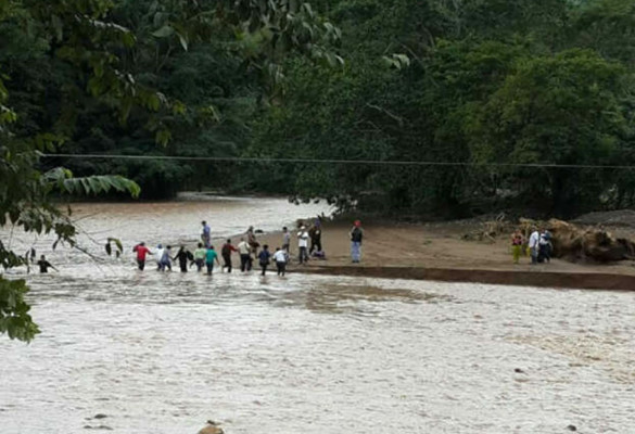 Un muerto por lluvias; amplían alerta roja en Atlántida y Colón