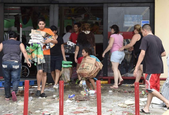 México: habitantes de Los Cabos se arman contra saqueos a raíz de Odile