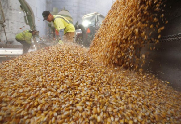 Baja el déficit por menor demanda de materias primas