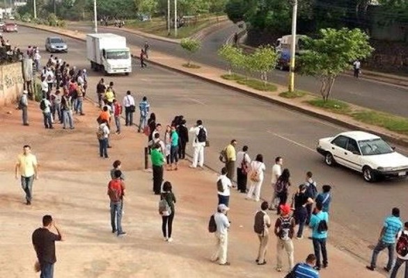 Transportistas paralizan unidades en la capital de Honduras