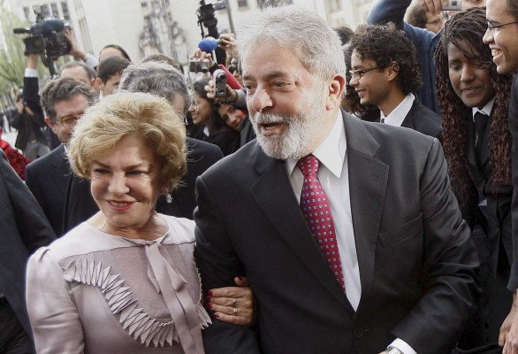 Esposa del expresidente Lula en coma tras sufrir derrame cerebral