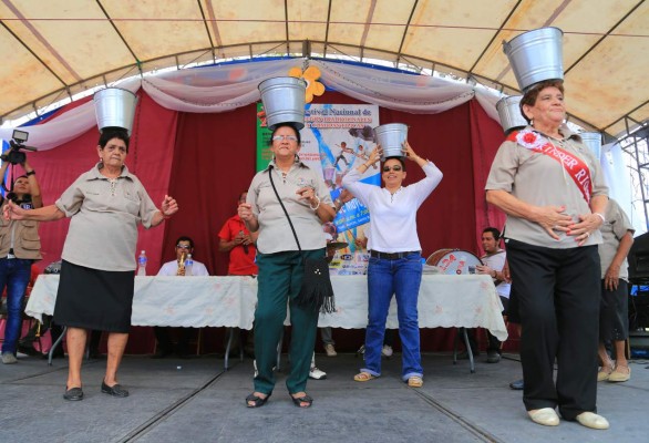 Miles disfrutan de los juegos tradicionales en San Marcos