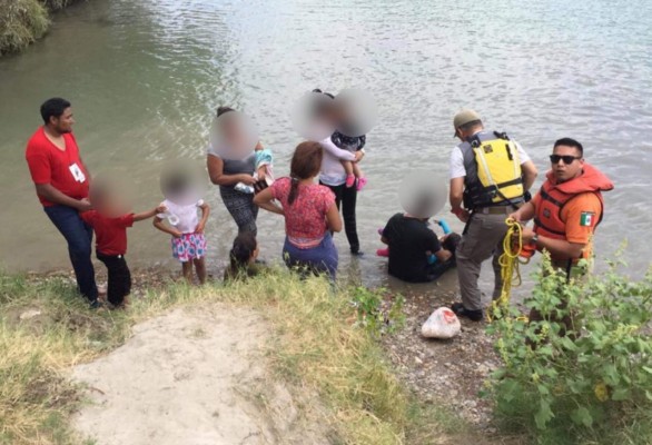 Once hondureños fueron rescatados en el río Bravo