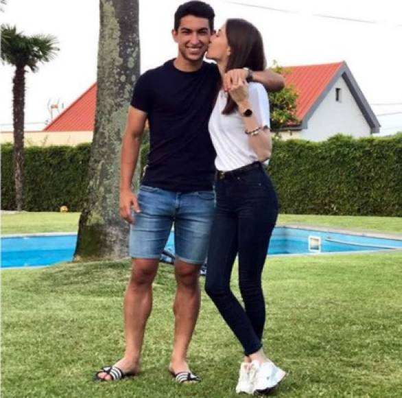 Jonathan Rubio se muestra en las redes sociales muy feliz con su novia.