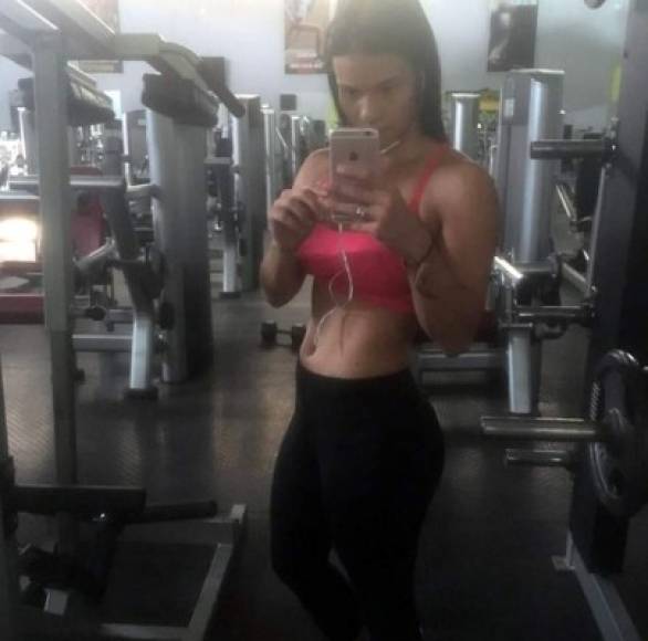 La sensual venezolana dedica horas en el gimnasio.