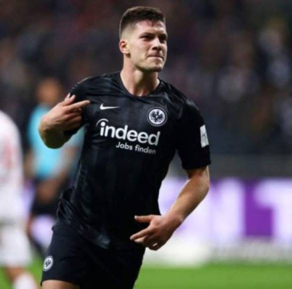 <br/>Sorpresa. El Barcelona habría llegado a un acuerdo con Luka Jovic, delantero serbio, según el diario germano 'Franfurter Allgemeine'. Su actual club es el Eintracht Frankfurt de Alemania, ha marcado 14 goles y ha dado 3 asistencias en los 19 partidos.