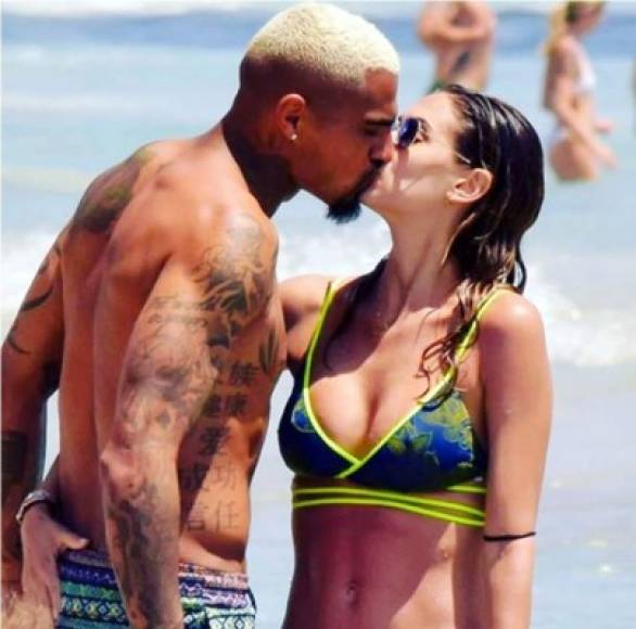 Boateng ha tenido muchas lesiones a lo largo de su carrera que le han privado de disputar múltiples encuentros. En ello tiene mucho que ver Melissa Satta, según confirmo ella misma, asegurando que se deben principalmente a que la pareja practica mucho sexo.