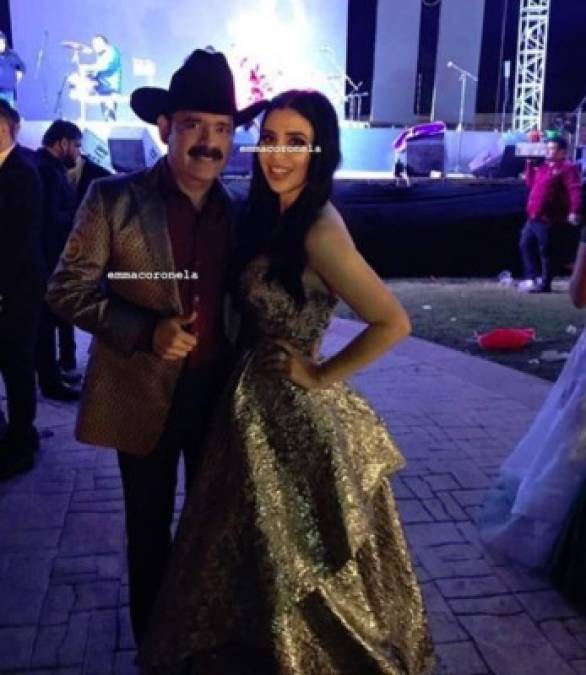 La imagen compartida en la supuesta cuenta de Instagram de Coronel muestra a la ex reina de belleza junto a Mario Quintero, vocalista de la agrupación de música regional Los Tucanes de Tijuana, con vestido de gala y al parecer lista para la fiesta y el baile.