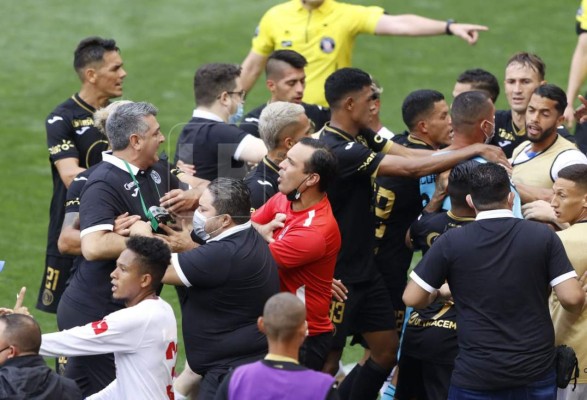 Video muestra lo que provocó la vergonzosa pelea entre Olimpia y Motagua en New Jersey