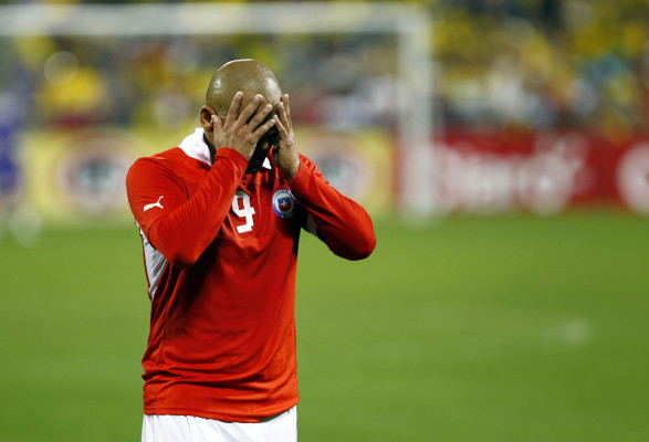 'Chupete” Suazo podría perderse el Mundial de Brasil 2014