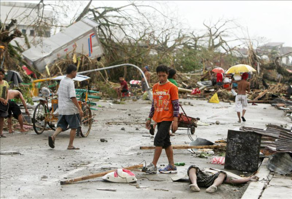 Filipinas estima más de 10 mil muertos tras el paso del tifón Haiyan