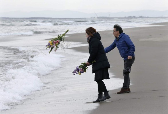 Japón rinde honor a víctimas del sismo y tsunami de 2011