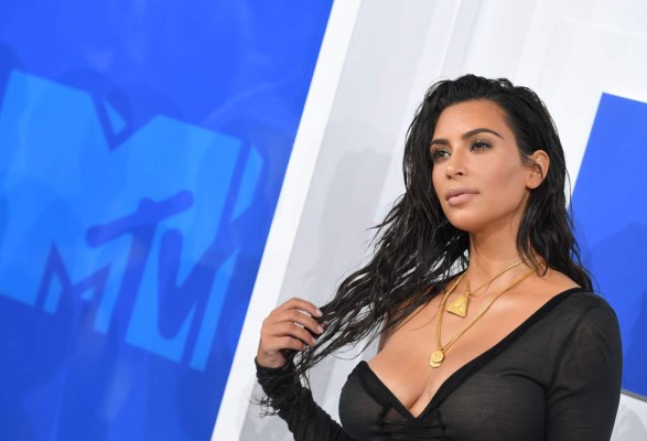 Autoridades aduaneras registran el avión privado de Kim Kardashian