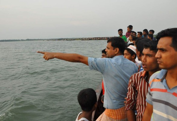 Ferry se hunde en un río de Bangladesh