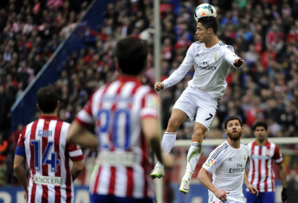 Cristiano Ronaldo salva el liderato del Real Madrid en un derbi vibrante