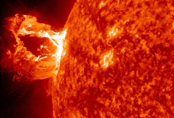 La NASA detecta dos potentes erupciones solares