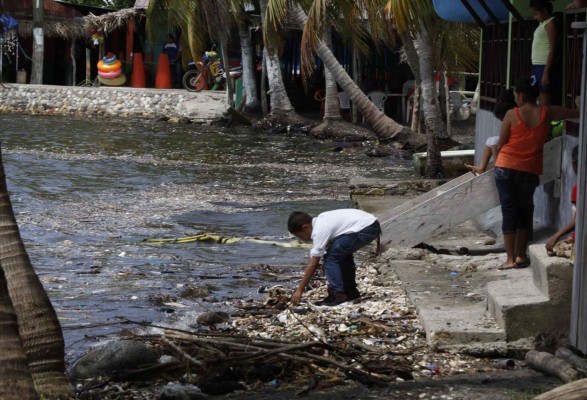Se agudiza problema de basura en playas de Cortés