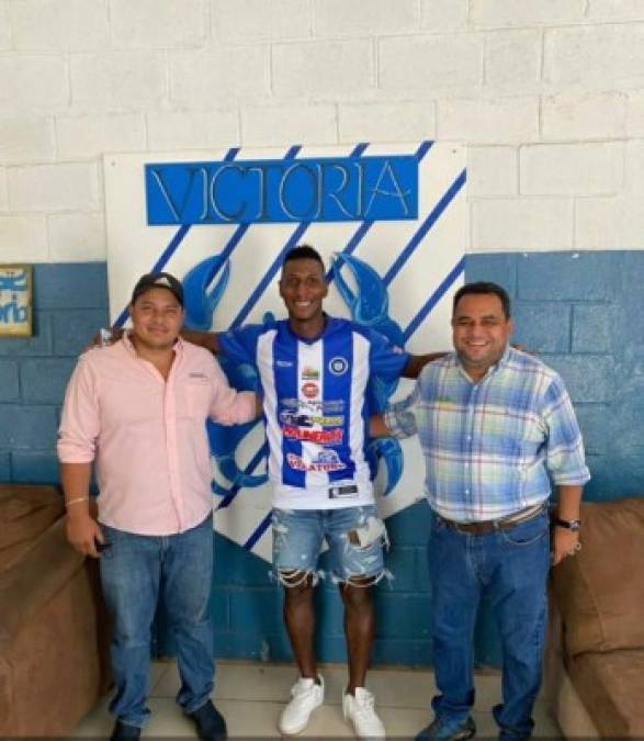 El delantero colombiano Andrés Rentería ha sido presentado como nuevo fichaje del Victoria de cara a la próxima temporada. Llega procedente del Aurora FC de Guatemala y en su momento militó en el Lone de la segunda división del fútbol hondureño en donde marcó 17 goles.