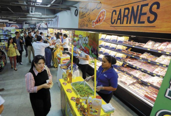 Comercio mantiene horarios especiales este fin de semana