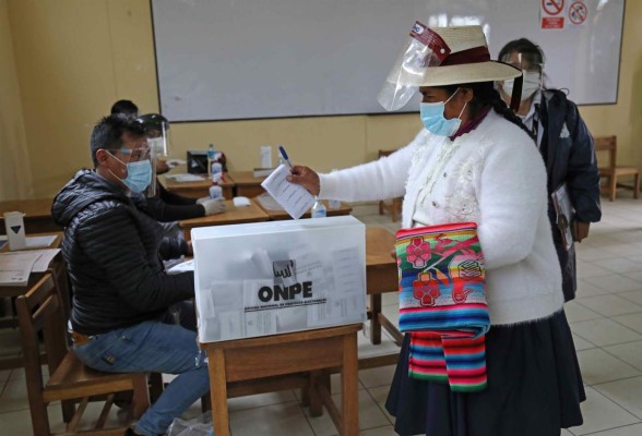 Perú empieza a votar en decisiva elección entre Keiko Fujimori y Pedro Castillo  