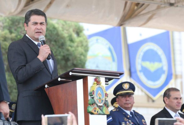Presidente Hernández respalda a la Fuerza Aérea en su 85 aniversario