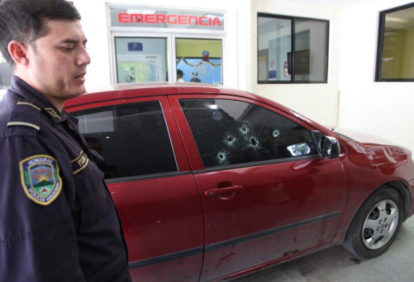 Hieren en asalto a universitaria al salir de una agencia bancaria