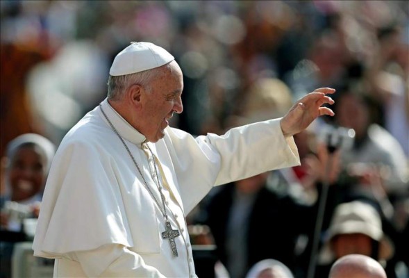 Papa Francisco estudia visitar Cuba en septiembre