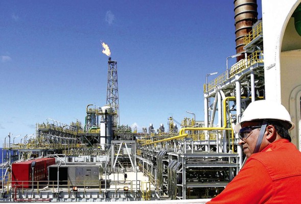 La caída del petróleo pone en jaque las ambiciones de Petrobras