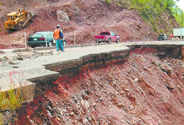 Invertirán L600 millones en reparar la red vial del país