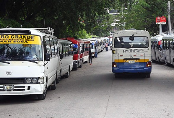 Unos 17 mil conductores exigen seguridad y amenazan con paro