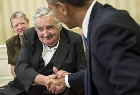 Mujica se reúne con Obama en la Casa Blanca