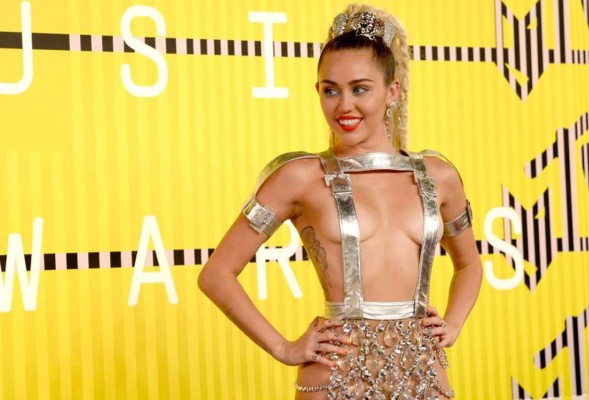 La última provocación de Miley Cyrus en los MTV 2015