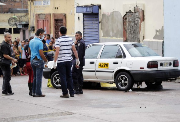 Tormenta deja un taxista muerto y 15 colonias capitalinas inundadas