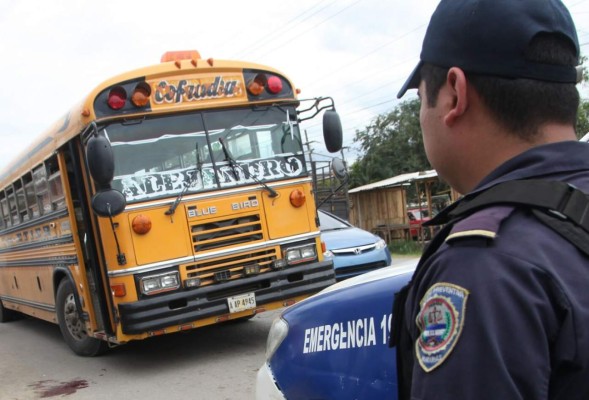 Lo matan dentro de bus para robarle el arma en San Pedro Sula