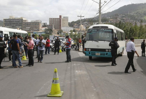 Pasajero se toma la ley por su mano y mata a tiros a asaltante en un bus