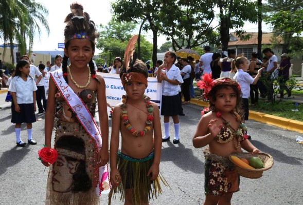 Colegios de Honduras continúan hoy desfiles de fiestas patrias