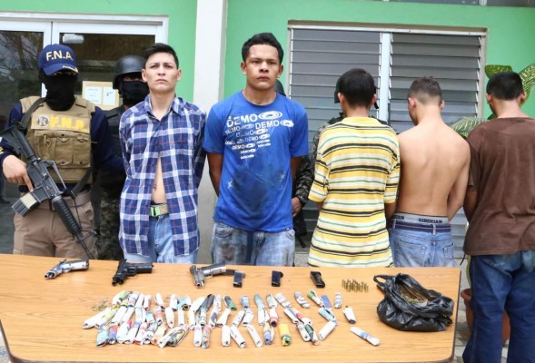 Por posesión ilegal de armas y tráfico de drogas envían a prisión a pandilleros