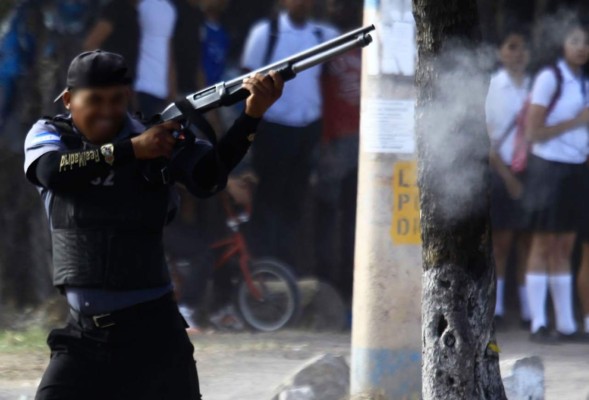 Varios heridos en protestas de estudiantes del Vicente Cáceres