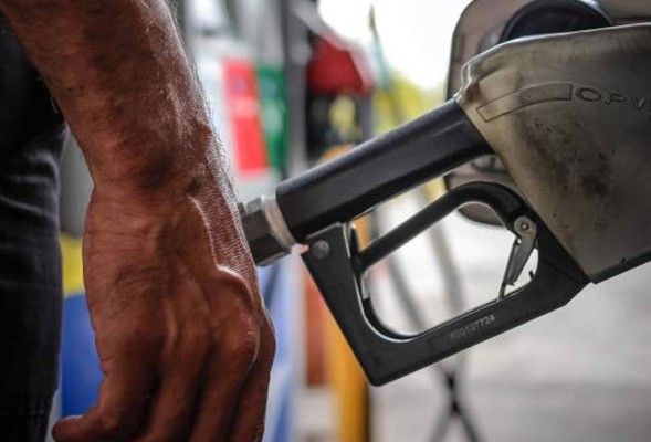 Alzas leves en precios de gasolinas súper y regular