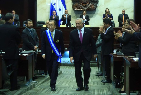 Congreso hondureño condecora a Ban Ki-moon