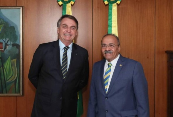 Aliado de Bolsonaro esconde dinero en sus calzoncillos durante allanamiento