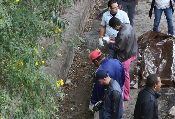 A pedradas asesinan a un hombre en el anillo periférico de Tegucigalpa