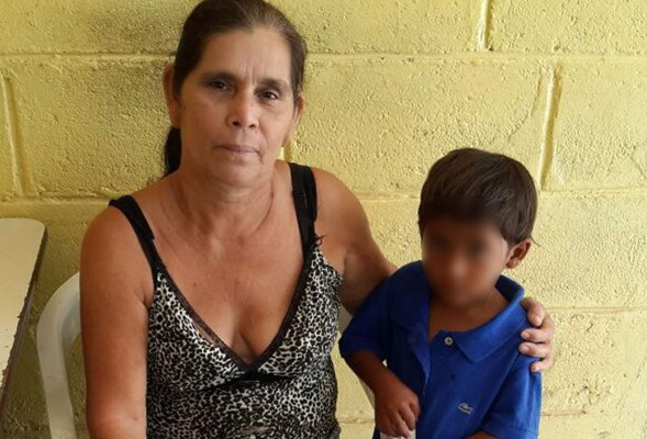 Rescatan a un menor de su madre borracha