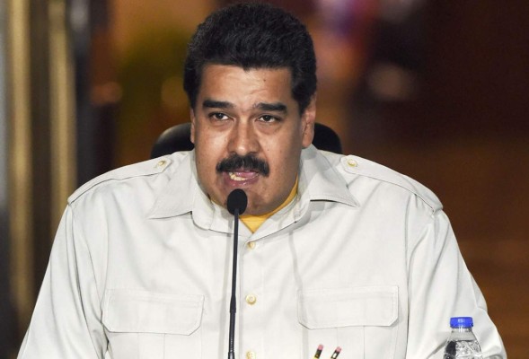 Maduro 'esquiva” visita al papa Francisco por problemas de salud