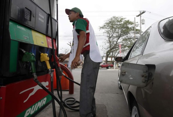 Combustibles bajarán hasta tres lempiras en enero 2015