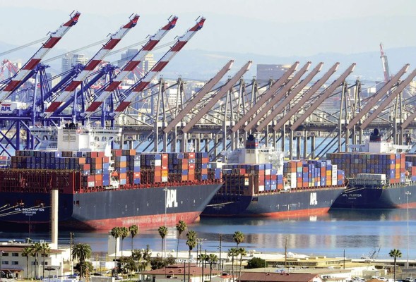 Atrasos en puertos de EUA cambian cadenas de suministro
